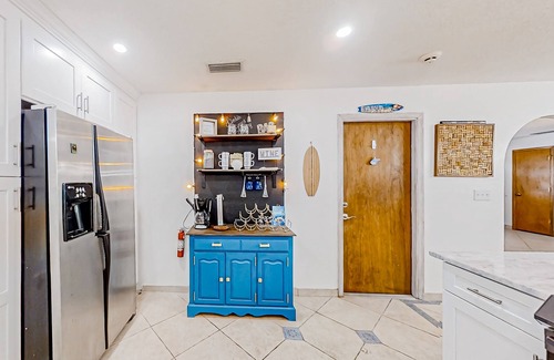 Port Orange House | Private dog-friendly acreage with enclosed pool, board games, & great location