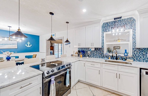 Port Orange House | Private dog-friendly acreage with enclosed pool, board games, & great location