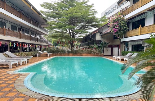 Su Thep House | Private Double with Shared Bath | Budget Pick