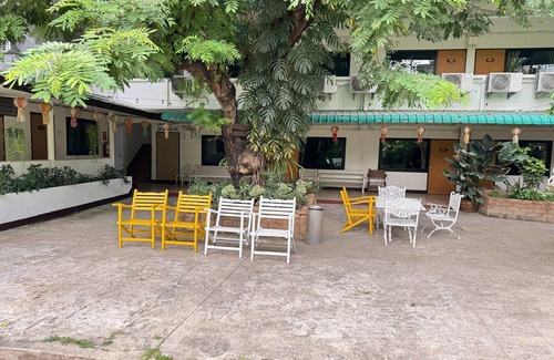 Su Thep House | Private Double with Shared Bath | Budget Pick