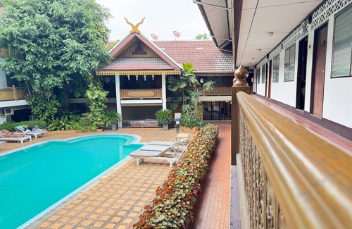 Su Thep House | Private Double with Shared Bath | Budget Pick