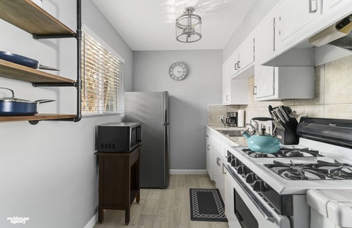 Riviera - Westchester Apartment | Private Downtown Guesthouse-Westchester Retreat