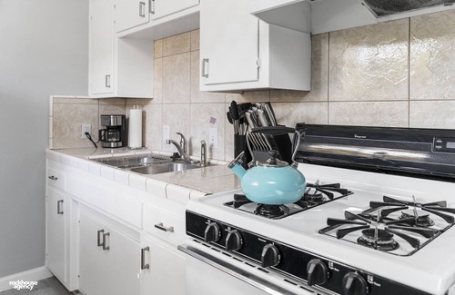 Riviera - Westchester Apartment | Private Downtown Guesthouse-Westchester Retreat