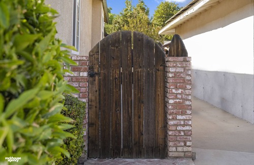 Riviera - Westchester Apartment | Private Downtown Guesthouse-Westchester Retreat