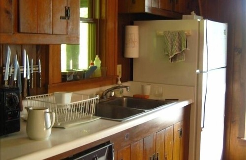 Lower Waterford Cabin | Private Elegant Waterfront Home, 4 Acres, Views! Fam Friendly!