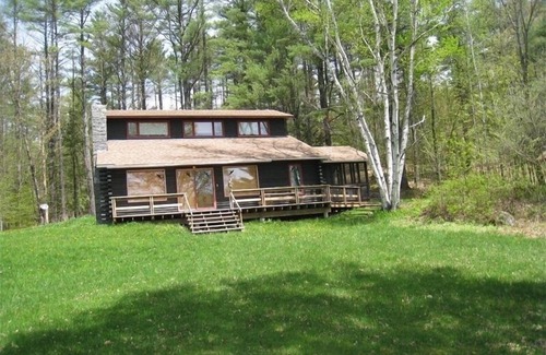 Lower Waterford Cabin | Private Elegant Waterfront Home, 4 Acres, Views! Fam Friendly!