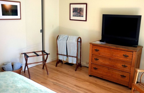 South End House | Private En Suite Large Master Bedroom With King Sized Bed