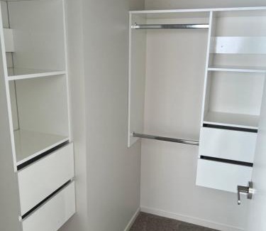 Auckland House | Private Ensuite for singles or couples