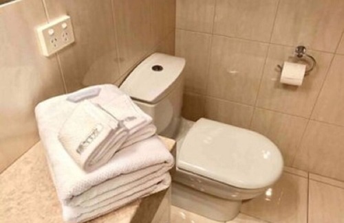 Burwood East House | Private Entrance Beautiful Ensuite w Kitchenette