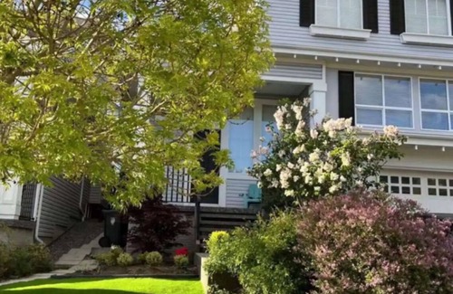 Willoughby House | Private Entrance Cozy 2BR Suite in Prime Location