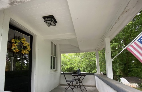 Warrenton Apartment | Private Entrance Two Story Apartment Two Bedrooms Circa 1855