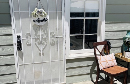 Fresno House | Private entrance with pool Mother-in-law Suite