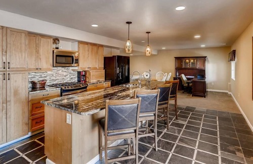 Castle Rock Apartment | Private entry "mother in law" apt