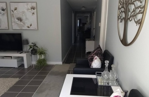 Sutton Forest Bed & Breakfast | Private Family Bedroom w ensuite (pet friendly)