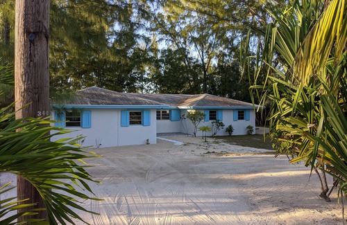 Tarpum Bay House | Private family beach bungalow - on a beautiful swimming beach