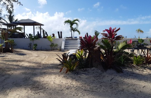 Tarpum Bay House | Private family beach bungalow - on a beautiful swimming beach