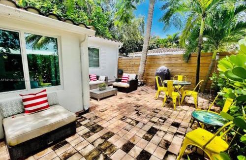 Croissant Park House | Private Fort Lauderdale cottage