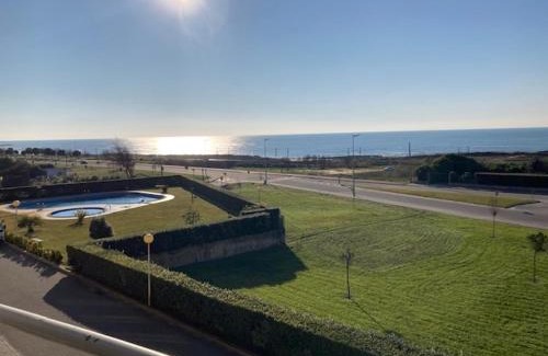 Sao Felix Da Marinha Apartment | Private front beach apartment with pool