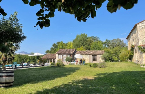 Tourliac Cottage | Private gîte in a beautiful Templar complex in Périgord