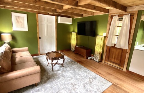 Leesburg's Old and Historic District Cottage | Private garden cottage located in the heart of downtown.