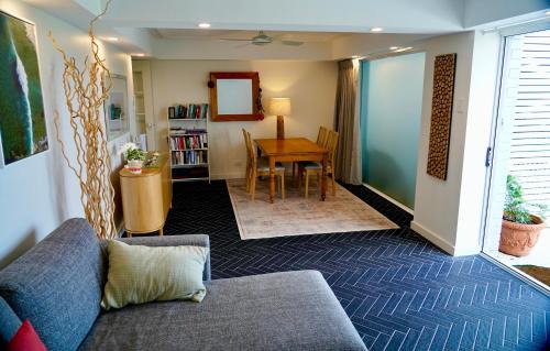 Currumbin Waters Bed & Breakfast | Private Guest Suite Currumbin Waters