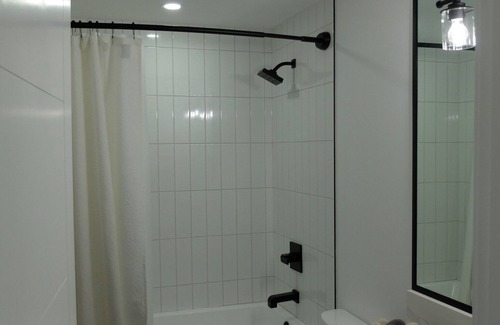 Renfrew House | Private Guest Suite, Mins to Downtown Calgary