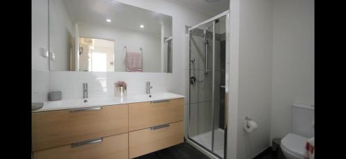 Camberwell Resort | Private Guest Wing in Leafy Camberwell near Train & Tram