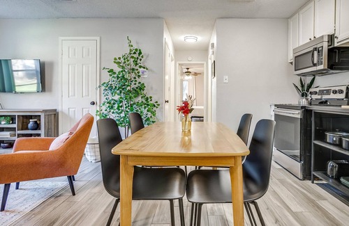 River Oaks House | Private Home 4-7 miles from The Stockyards/Dickies/Downtown/TCU/NAS-JRB