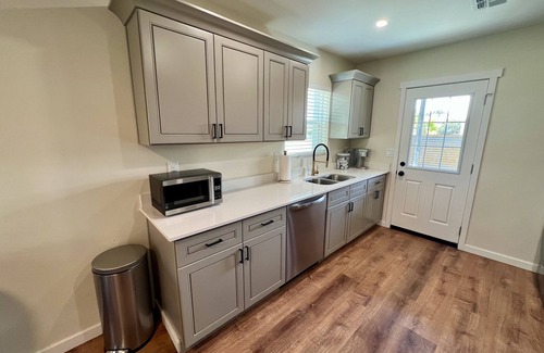 Blenman-Elm House | Private Home- 5 min from U of A, Downtown And Banner UMC