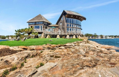 Branford House | Private Home in CT on Green Island