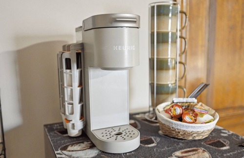 Cheatham County House | Private Home Nestled on 25 wooded acres. HOT TUB AND POOL TABLE.