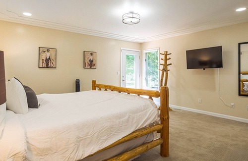 Whittaker House | Private Home with Large Property Near Ann Arbor