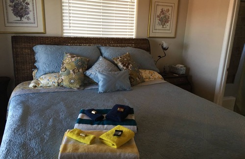 Lakeside House | Private Home With Sweeping Views! Extra-Comfy Bed, Fully Stocked,fast Wifi!