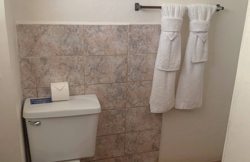 Hopkins Hotel | Private Hopkins Room w/AC @ All Seasons Belizen