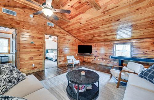 Bee Spring House | Private Hot Tub, Arcade Game Bee Spring Cabin