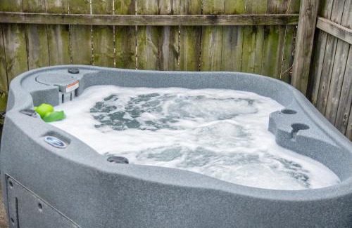 Dundee-Happy Hollow Historic District Apartment | Private Hot Tub & Dundee Charm Close to Attractions