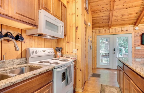 Cleveland Cabin | Private Hot Tub & Game Room: Cleveland Getaway