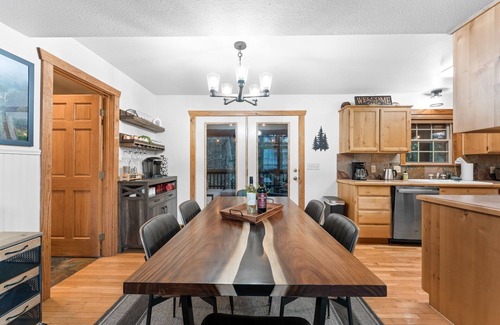 Branson West Cabin | Private Hot Tub & Hammocks. 2 Resort Pools + Golf! Playgrounds & Sports Courts!