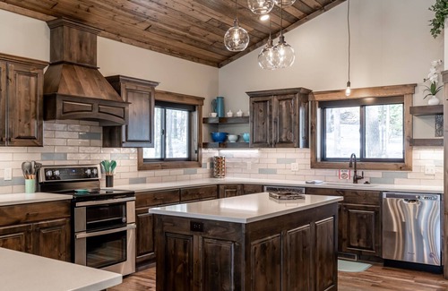 Island Park Cabin | Private Hot Tub | Luxury Cabin in the Mountains | Minutes to Yellowstone