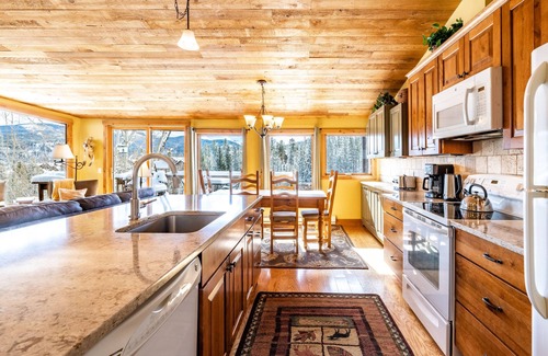 Four O'Clock House | Private Hot Tub, Mtn Views! Ski In/Out, Hiking.