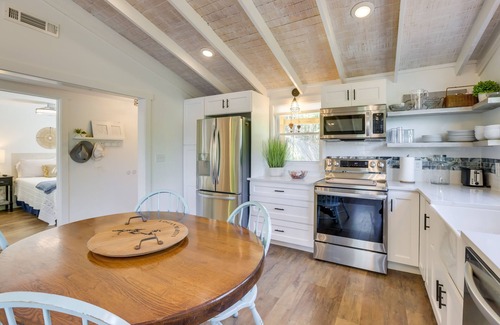 Talladega House | Private Hot Tub: Stunning Logan Martin Lake Home