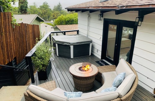 Mira Monte House | Private Hot Tub w/Sunset Views, New Remodel, Fireplace/Firepit & Pet Friendly!