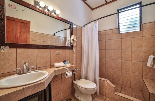 Heredia Hotel | Private hotel room 10 minutes from the airport