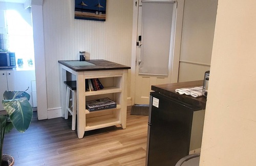 Newport Apartment | Private 'Hotel' Style Apt