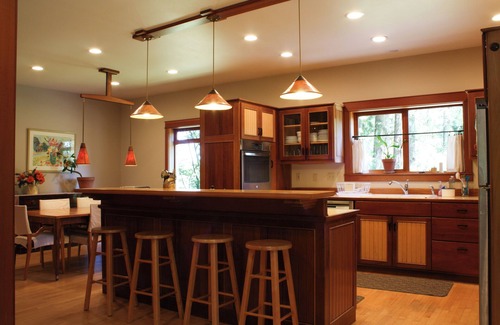 Poulsbo House | Private house in a sunny forest: The Fox Glove House
