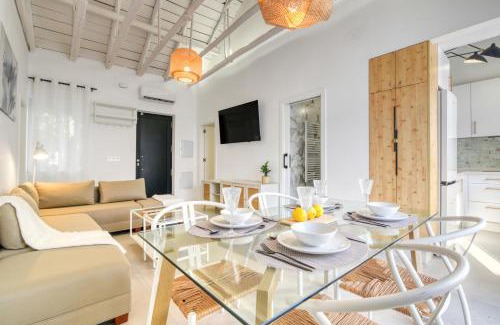 Distrito Sur House | Private House PRIVATE POOL Private Andalusian Courtyard BBQ Near Historic Center