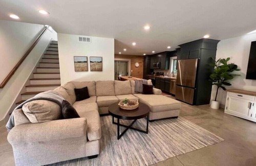 Orange Prairie House | Private House with Full Court Gym