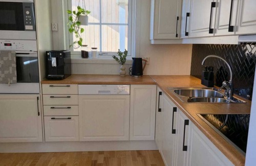 Nordkapp House | Private house with jacuzzi in the fishing village near by North Cape