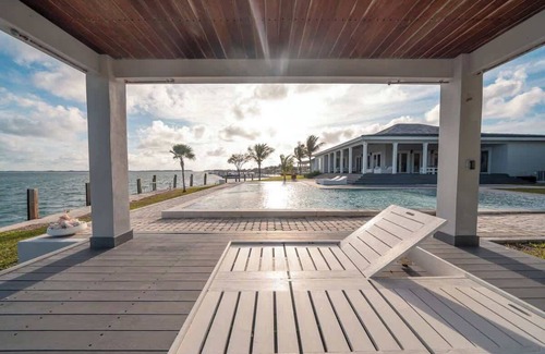Alice Town House | Private Island Luxury Villa