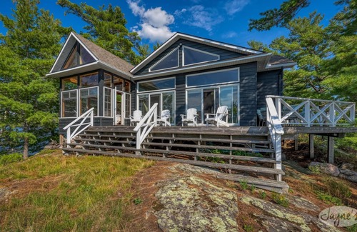Port Carling Cottage | Private Island on Lake Muskoka! Cottage+guest house+bunkie! Sunsets!